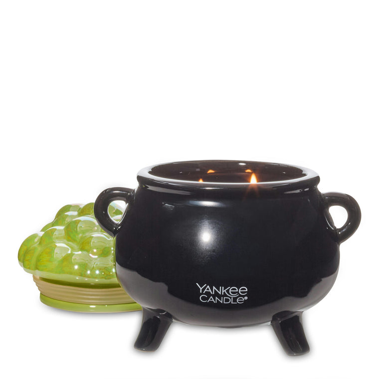 Phantom Bookshop Bubbling Cauldron Candle B7